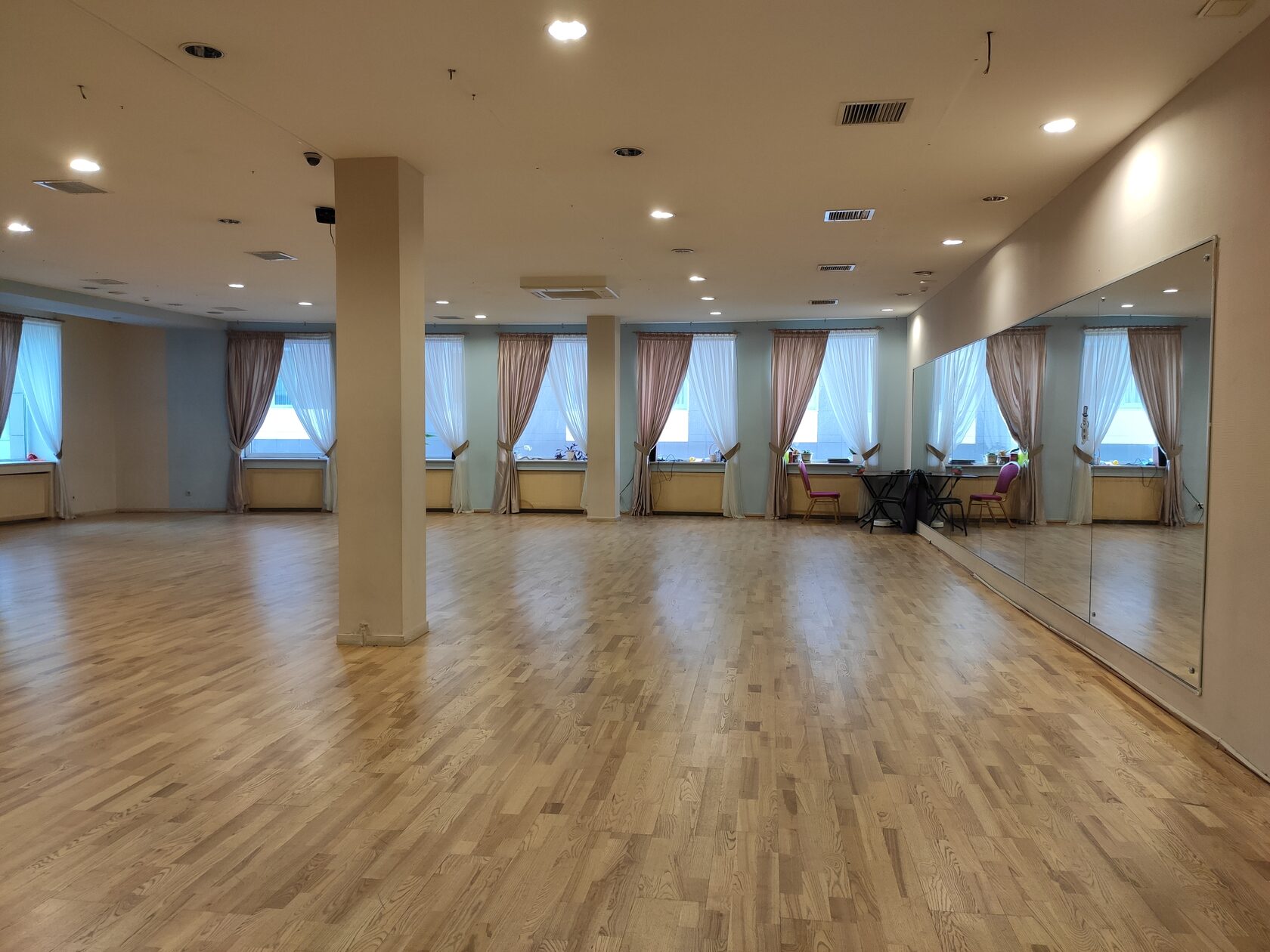 Большой зал Дрим Дэнс (Dream Dance)